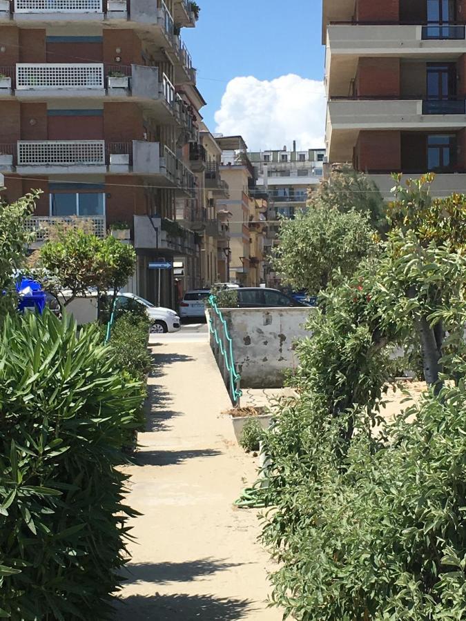 Marco Holiday Apartment Pescara Exteriör bild